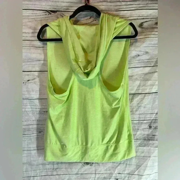 The North Face sleeveless hooded tank top - Picture 4 of 7